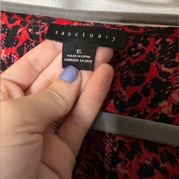 Sanctuary Red and Black V Neck Harmony Blouse in Surreal XS - Picture 4 of 10